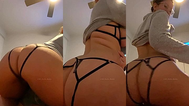 WoeAlexandra Showing her big booty on live camera leaked clip