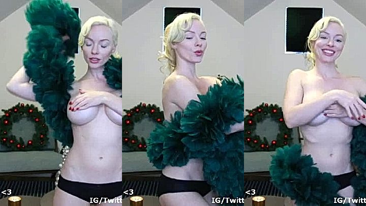 Austin White showing her hot boobs video clip got leaked for fans