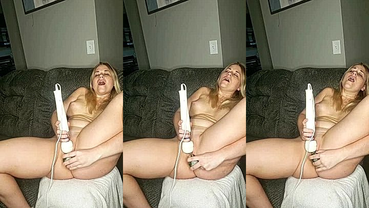 Hot american girl teasing fuck with sextoy Bubblgummbabe leaks