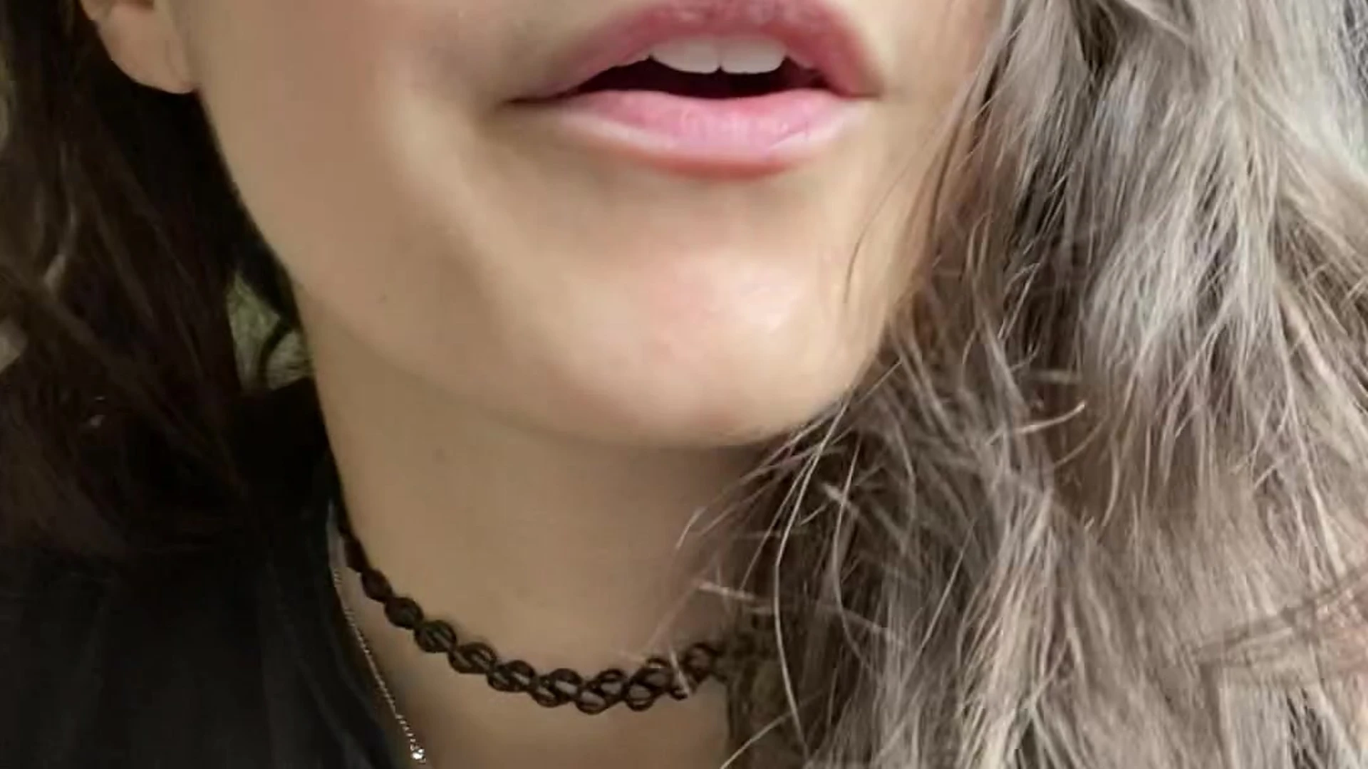 nasty babe QuinnFinite flashes her tits for a bit on cam