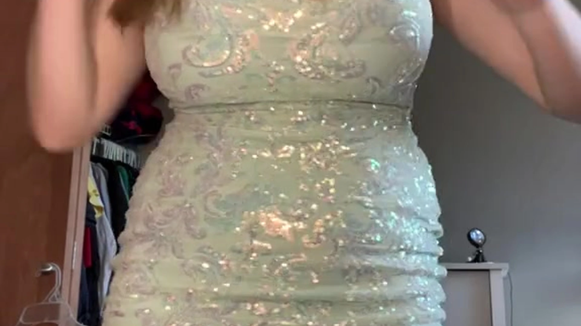 naughty diva Lynntoria in sexy green gown deserves your full attention onlyfans leak