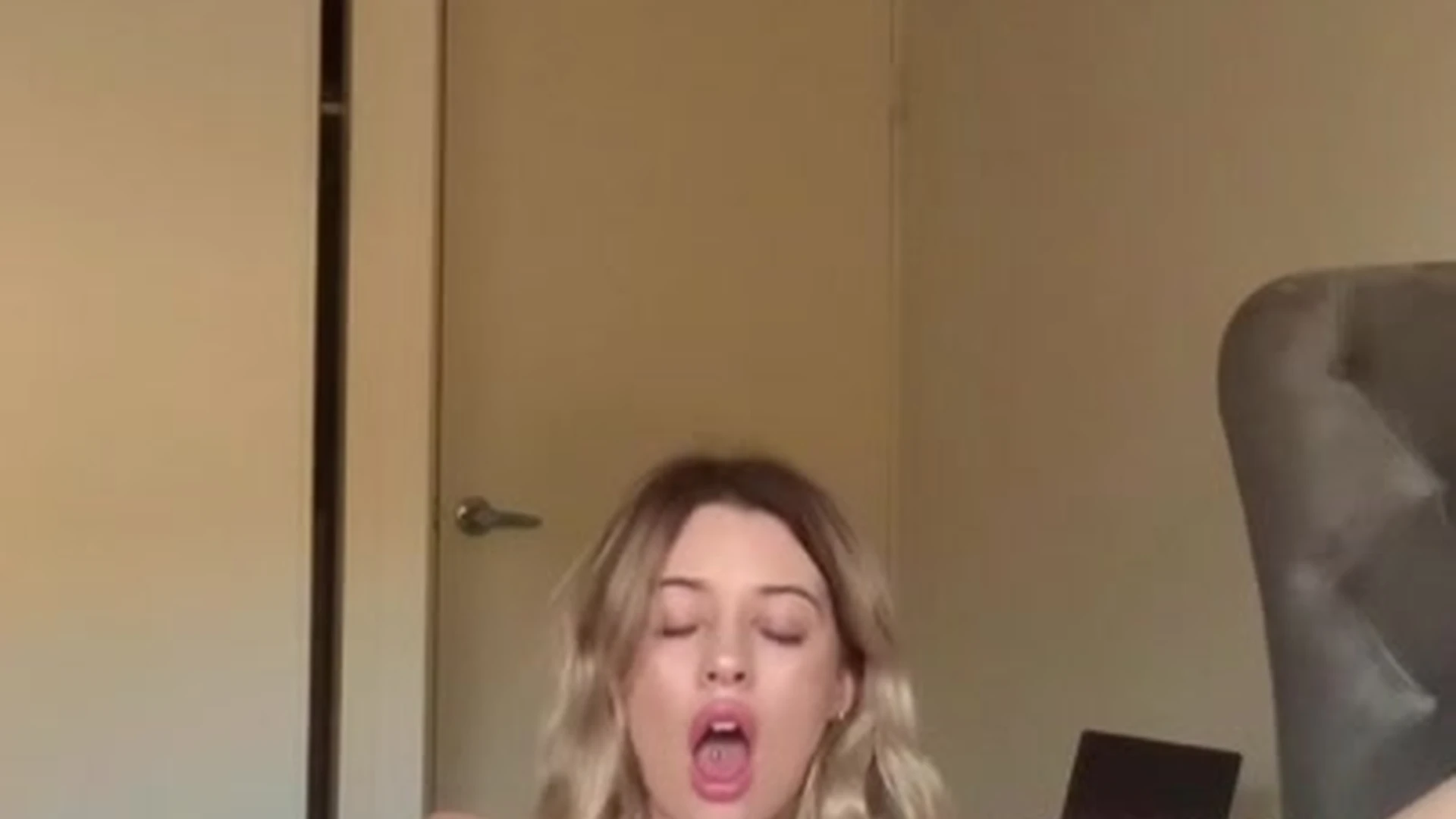 stretching my pussy wide with a huge dildo Bree Louise leak