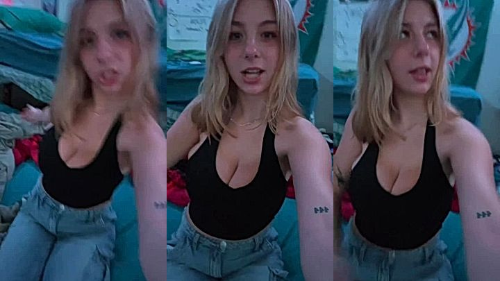 hot american model Lynntoria took a snap showing her bigtits