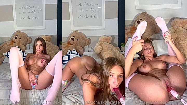 nasty bitch Skylar Mae took off her lingerie and spread her big wet pusy on the bed for teh machine to drill her