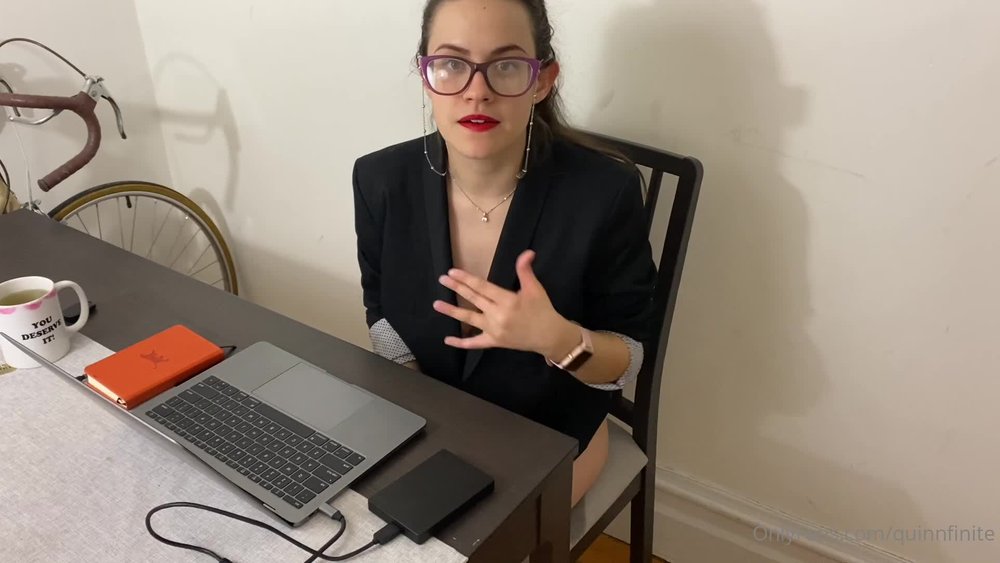 sexy milf QuinnFinite plays with her wet pussy on a call