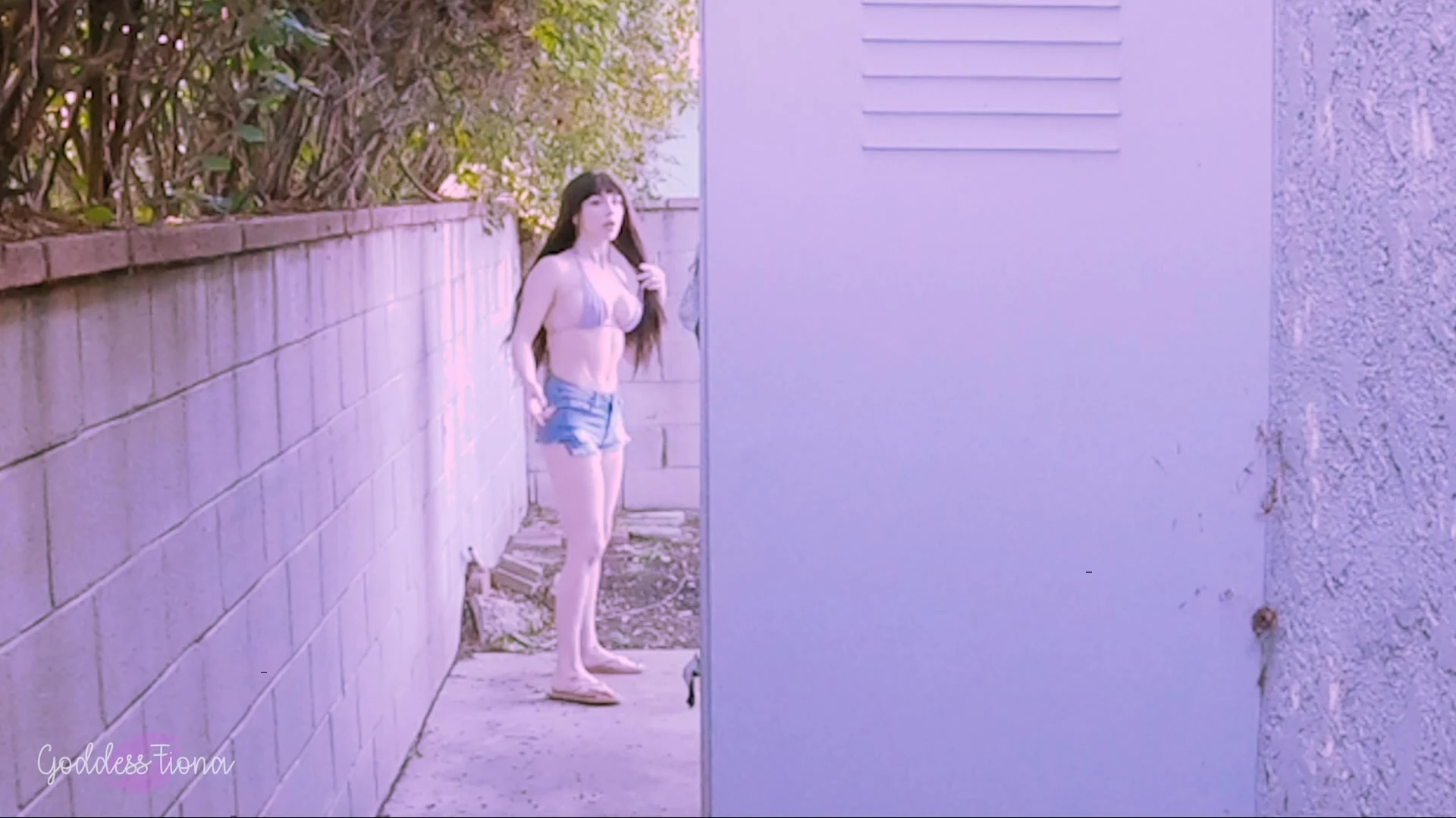 siutty naked onlyfans model Mama Fiona fingers her wet ass coochie