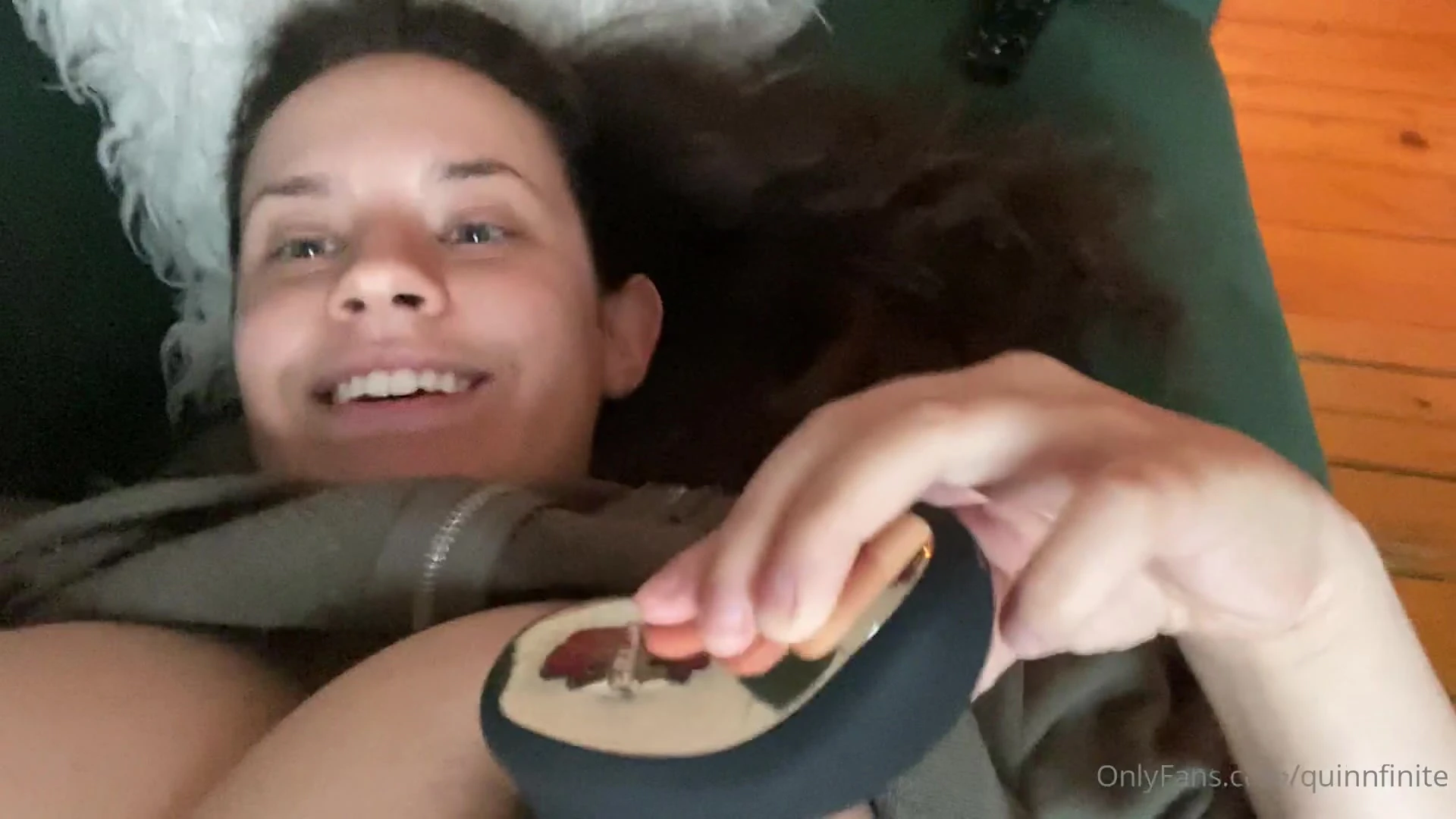 busty goddess QuinnFinite cannot stop playing with her nipples