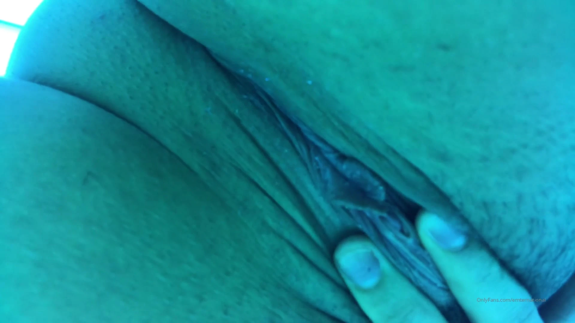 naughty girl Emily Rinaudo gently rub her clits on cam till her pussy drip onlyfans leak video