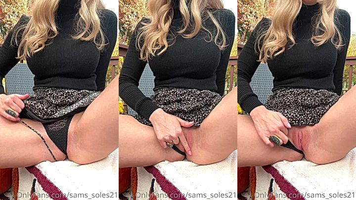 sexy erotic video of sexy model Sams soles21 thrusting her pussy before you come