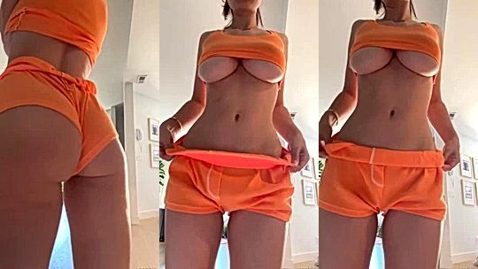 freaky naughty sexy hot american hoe Sophie Mudd turns around and play with her sexy huge ass