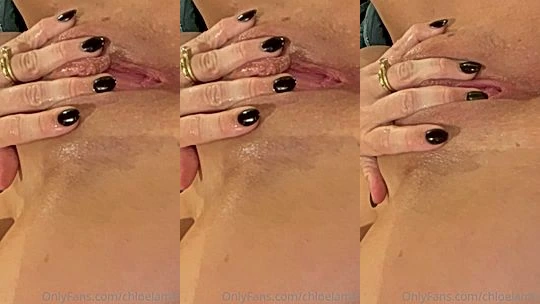horny slut Chloe Lamb enjoy satisfying herself with her magic fingers