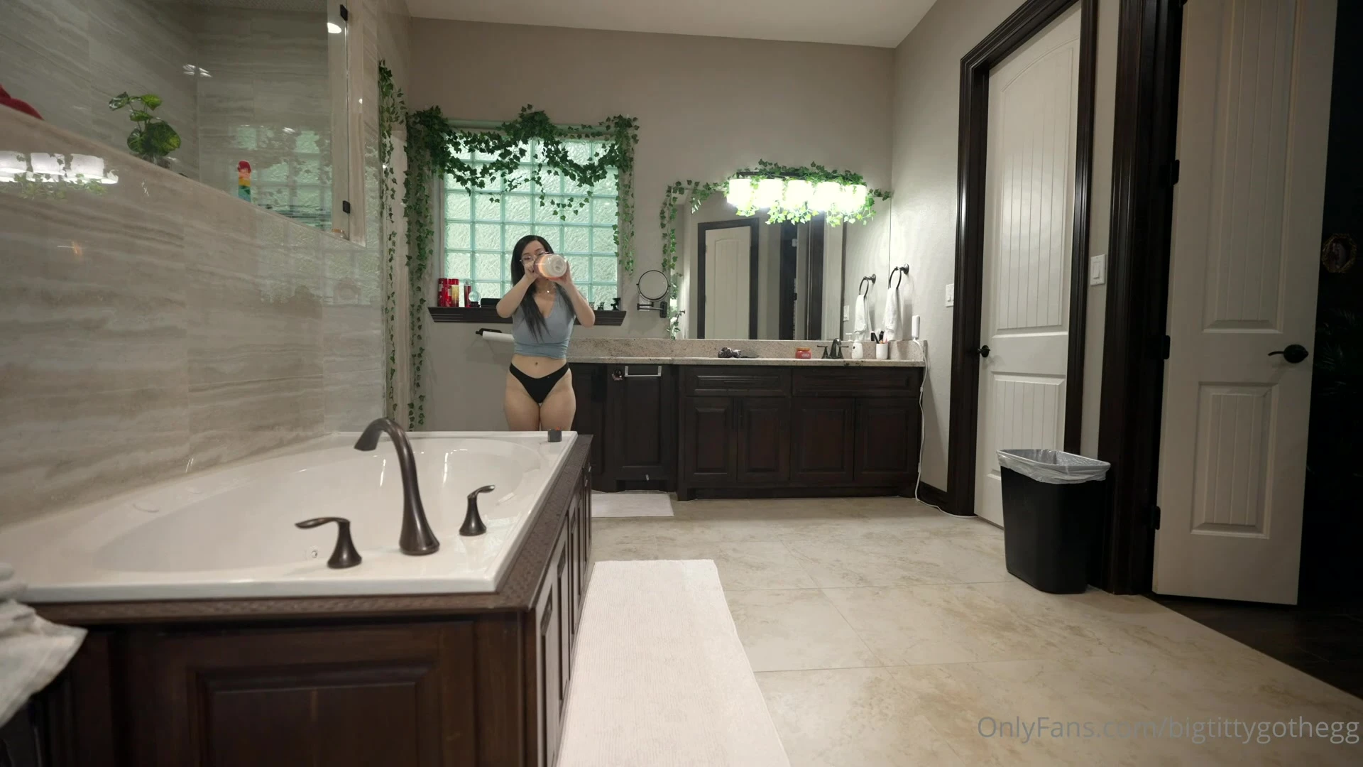hot chick is having so much fun alone in the bathroom Bigtittygothegg leaked onlyfans video