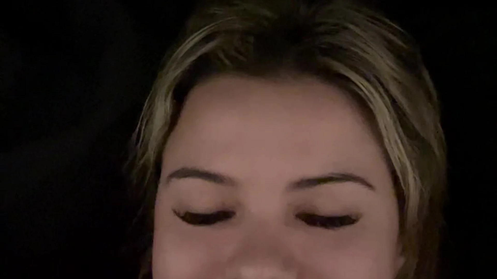 onlyfans sensation Madiiitay’s tongue tease before the real suck starts