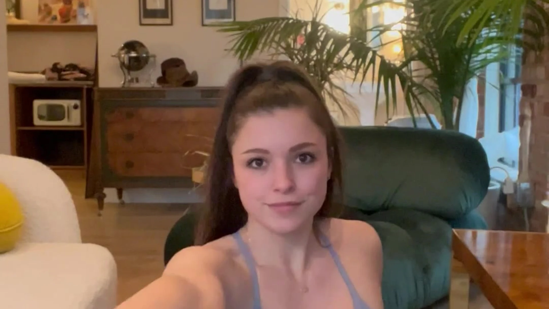 bad bitch Oakley Rae doing yoga on cam and teasing her big ass