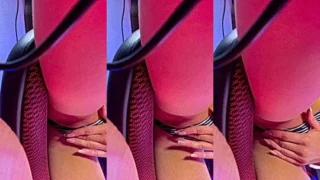 horny onlyfans model Sophie Reade rubs her wet ass coochie leaked video