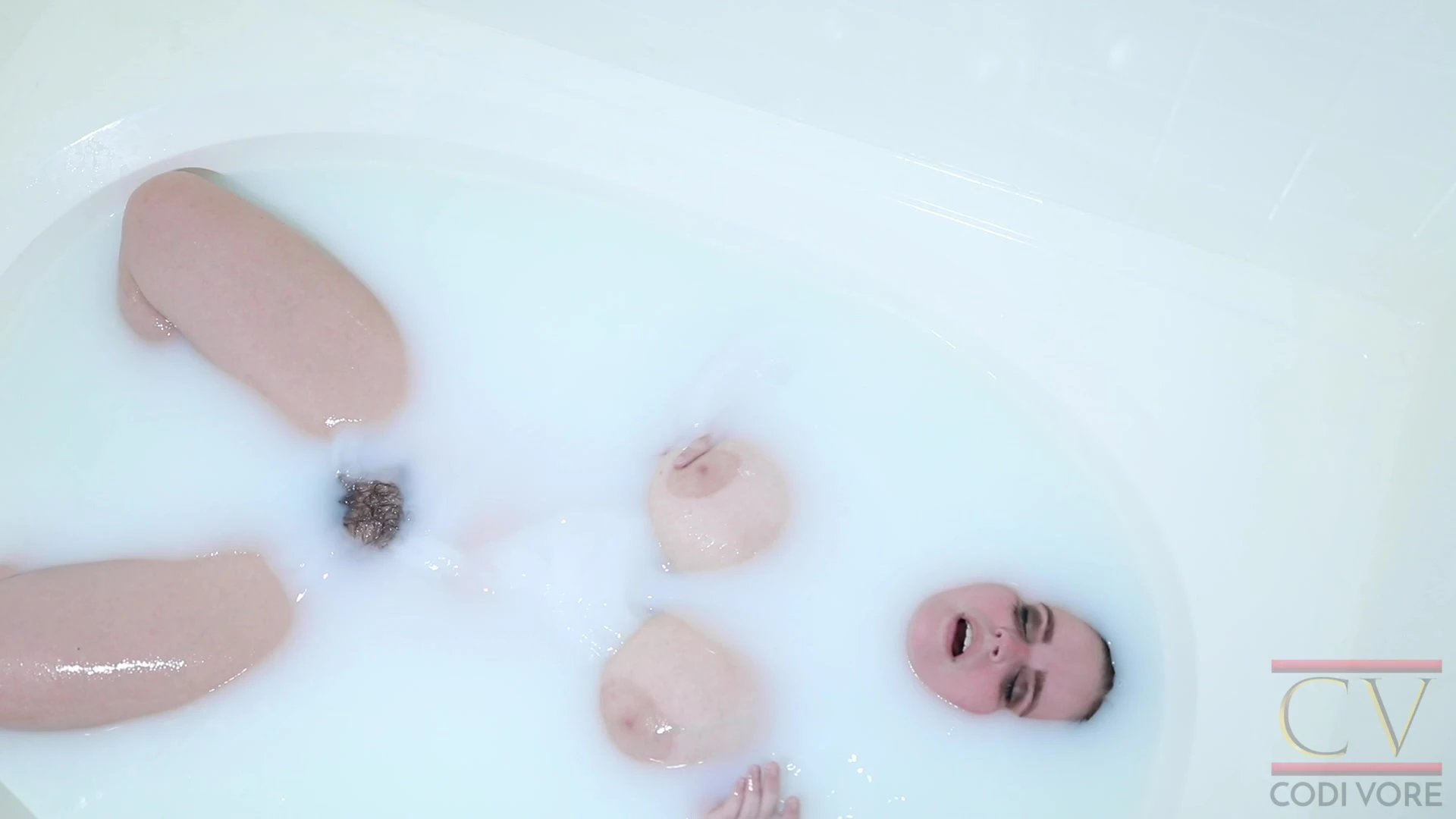 american model couldnt resist having a great time alone in the shower leaked video